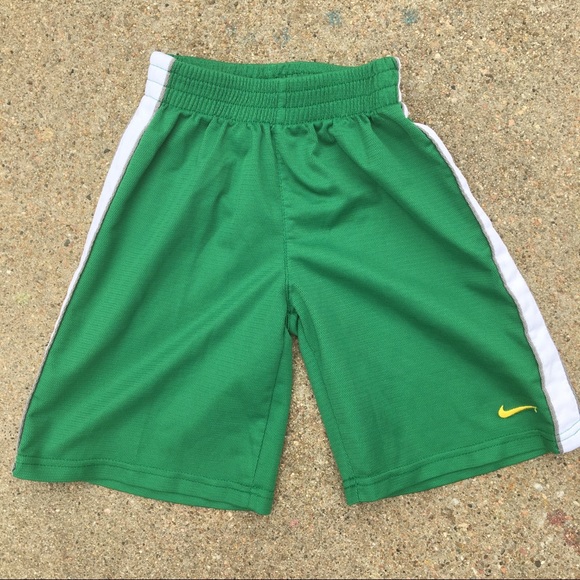 boys green nike shorts
